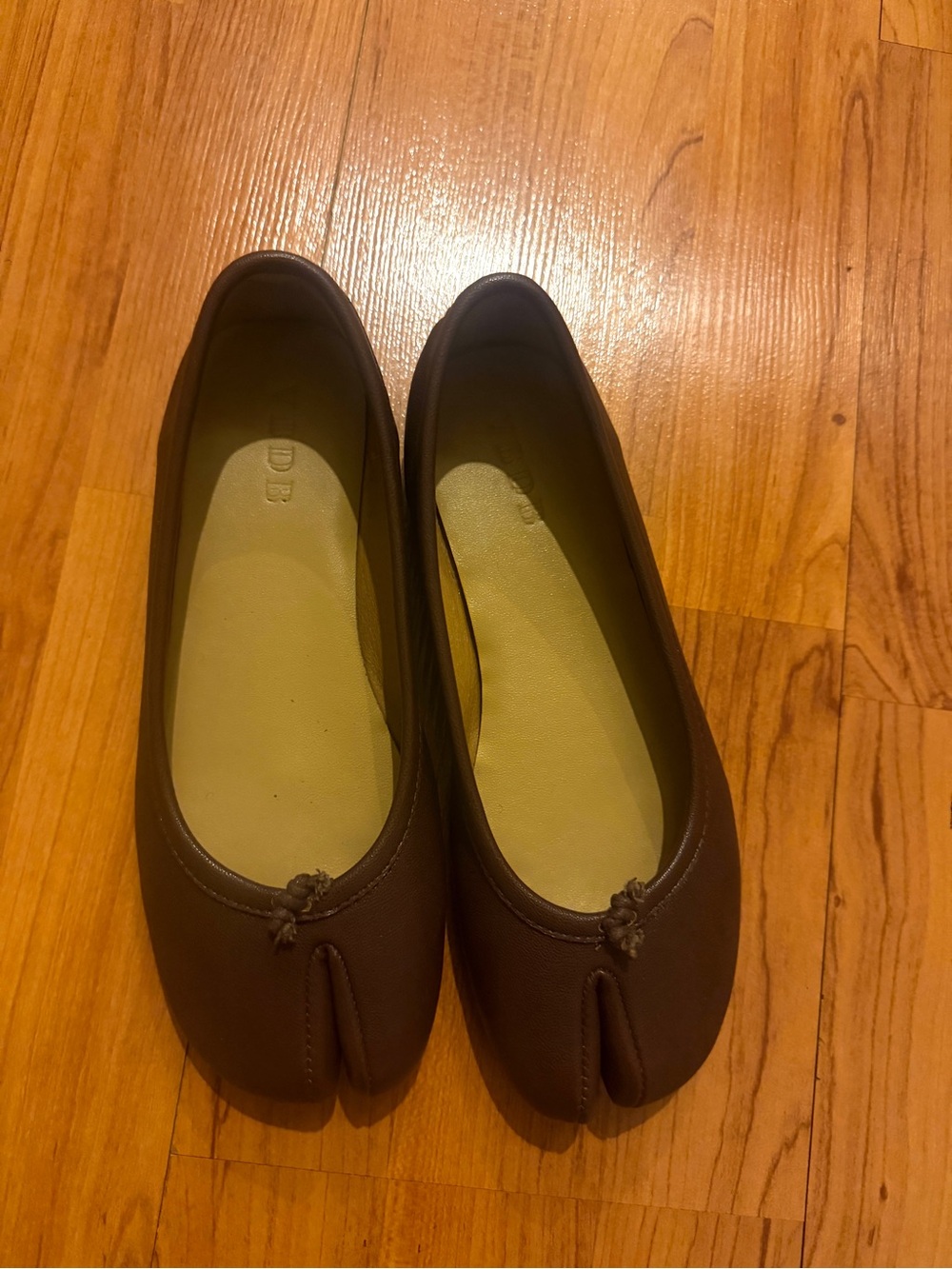 Women’s Brown Split-Toe Vegan Leather  Ballet Flats